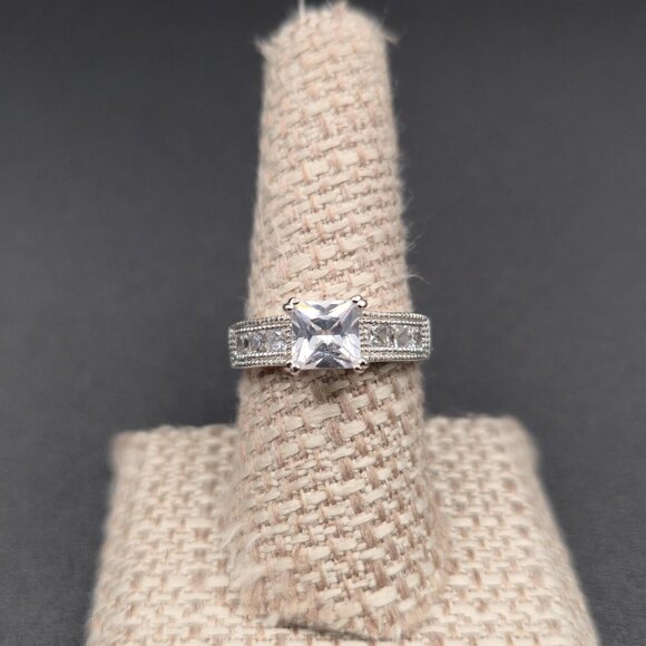 Size 8.25 Sterling Silver Square Cubic Zirconia Gem Ring A6506 - Picture 1 of 9